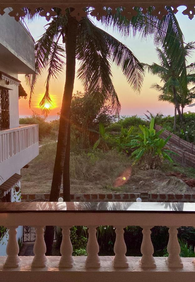 Shanu'S Seaside Inn - A Family-Run Guesthouse Just 100 Metres From Candolim Beach Eksteriør billede